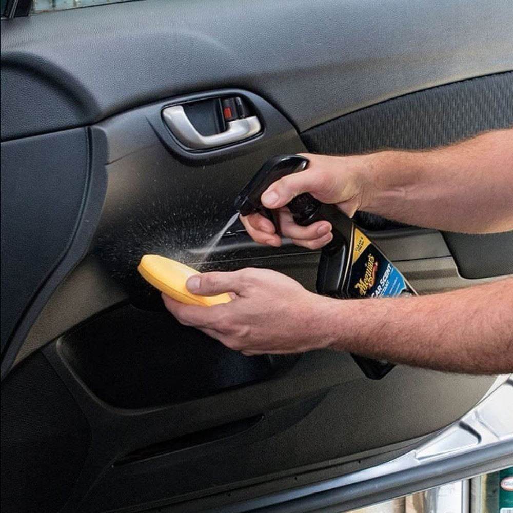 SPRAY VINYL SI PLASTIC NEW CAR SCENT PROTECTANT - EU MEGUIARS